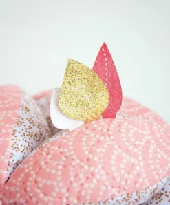 Doudou et Compagnie Balle d'activités Lapin de sucre - Rose - 15 cm> Balles Sensorielles