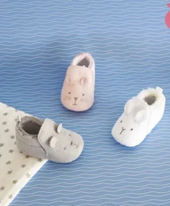 Doudou et Compagnie Coffret chaussons Bébé roses - 0/6 mois><noscript><img width=