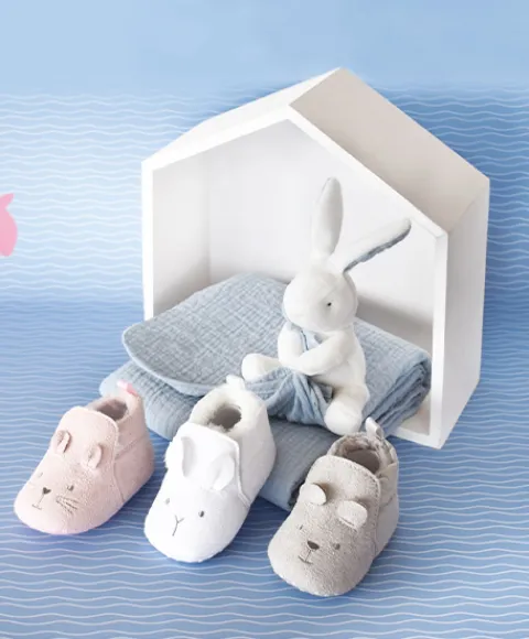 Doudou et Compagnie Coffret chaussons Bébé roses - 0/6 mois> Chaussons