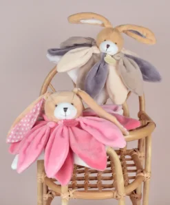 Doudou et Compagnie Coffret Doudou lapin pétales Collector taupe - 28 cm><noscript><img width=