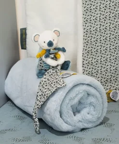 Doudou et Compagnie Couverture bébé plaid Douceur Yoca le koala - Bleu - 70 x 100 cm> Les Plaids