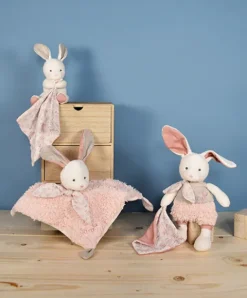 Doudou et Compagnie Doudou carré plat lapin rose en coton BIO - 25 cm><noscript><img width=