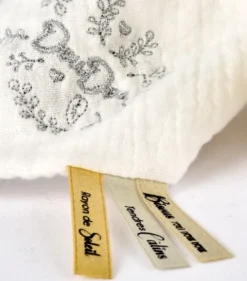 Doudou et Compagnie Doudou mouchoir ours Blanc - 30 cm - Collection Anniversaire><noscript><img width=