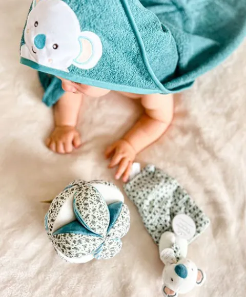 Doudou et Compagnie Ma première balle d'éveil Yoca le koala - 15 cm - Modèle aléatoire> Balles Sensorielles