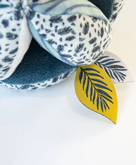 Doudou et Compagnie Ma première balle d'éveil Yoca le koala - 15 cm - Modèle aléatoire> Balles Sensorielles